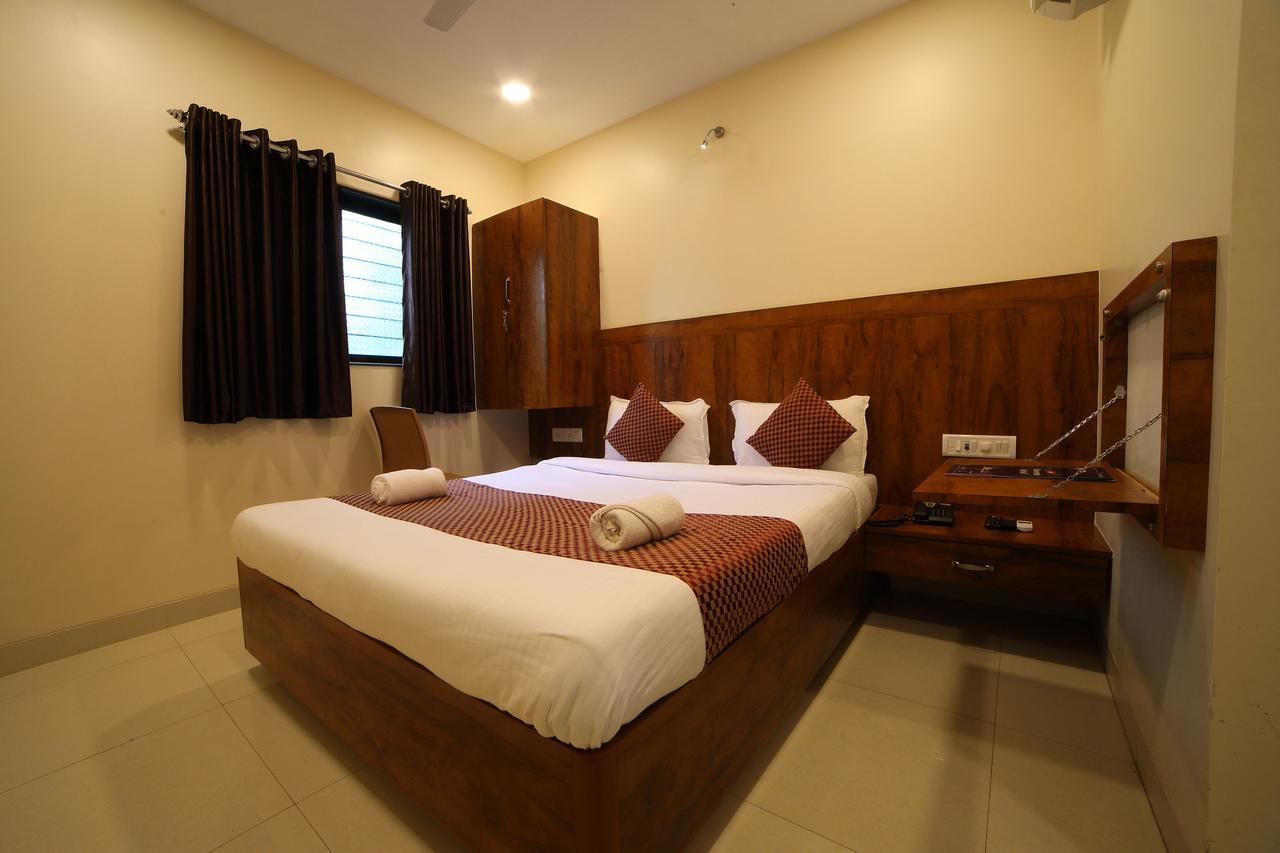 Oyo 8757 Prakash Inn Mumbai Exterior foto